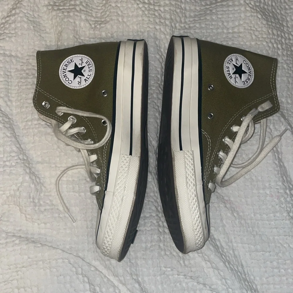 Converse - Picture 2 of 3